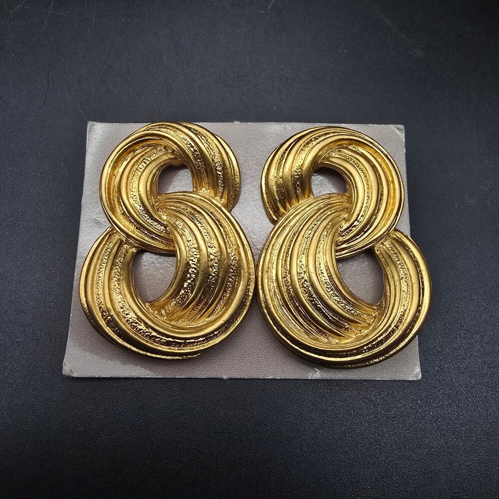 Avon Modern Curved Gold Tone Earrings Pierced Knotted Vintage Jewelry